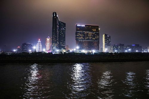 （端午节想到香港，澳门旅游，请问香港有哪些最美的夜景，澳门赌城美吗）